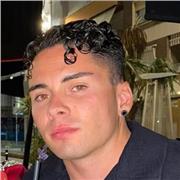 Soy profesor de natación entre otras cosas con un año de experiencia y con buen trato con niños.